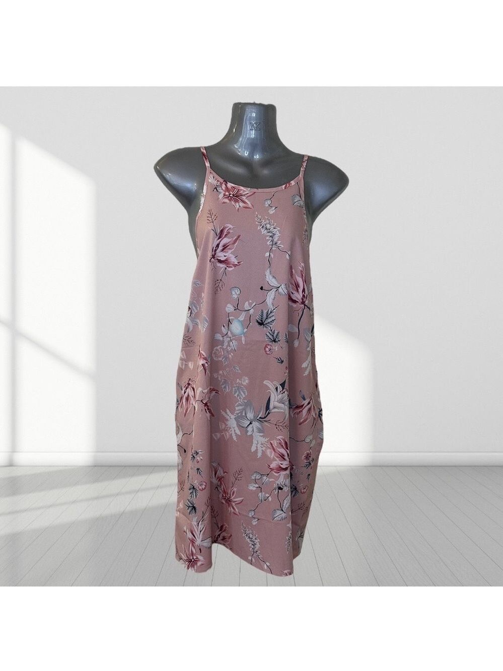 •🌼3/$15🌼 woman Summer floral dress - Picture 2 of 8